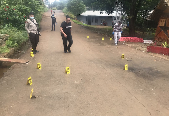 Police conducting a crime scene investigation in Bak Air Complex, Angkasapura Village, Jayapura City, after the bomb blast on 23 January 2023