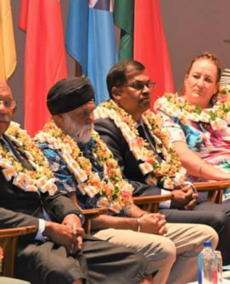 Fiji’s Prime Minister Sitiveni Rabuka (left) apologises to USP vice-chancellor Professor Pal Ahluwalia