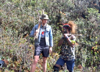 Pilot hostage Philip Mehrtens with one of his West Papuan rebel captors