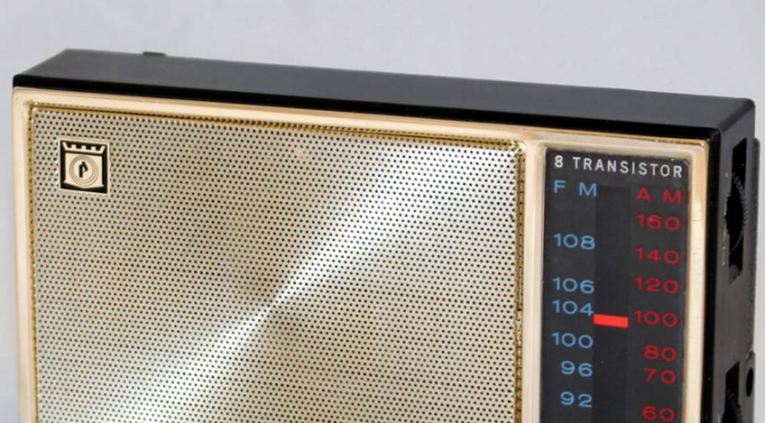 A little-known arrangement that puts proceedings of New Zealand's Parliament on the air has been cited as a threat to AM broadcasting's future