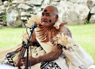 Ratu Epenisa Cakobau receives a "tabua"