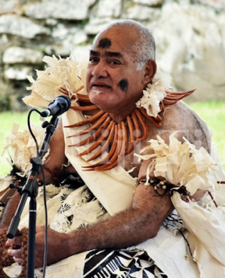 Ratu Epenisa Cakobau receives a "tabua"