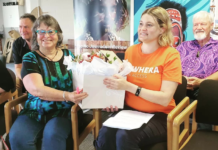 Asia Pacific Media Network chair Dr Heather Devere presents a bouquet to Tuwhera's Donna Coventry