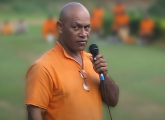 Prisoner George Speight speaking to inmates in 2011