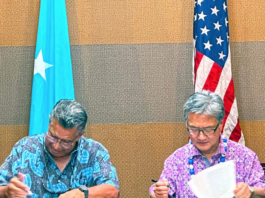 FSM Chief Negotiator Leo Falcam Jr (left) and US Presidential Envoy Joseph Yun in Pohnpei