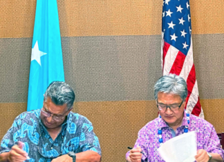 FSM Chief Negotiator Leo Falcam Jr (left) and US Presidential Envoy Joseph Yun in Pohnpei