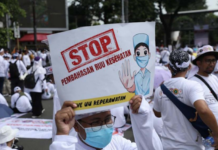 Indonesian health workers in Jakarta protest against the controversial draft Health Law