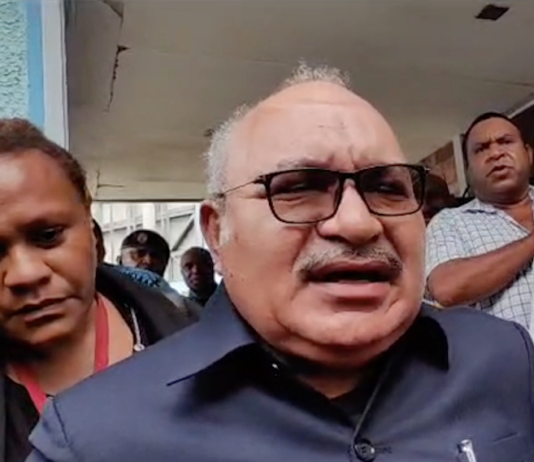 PNG former prime minister Peter O'Neill outside Boroko Police Station