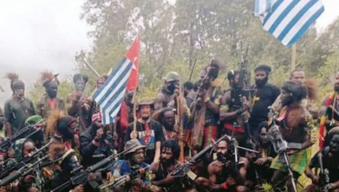 Wenda calls on Papuan rebels to free NZ pilot ‘unconditionally’ Hostage pilot Philip Mehrtens