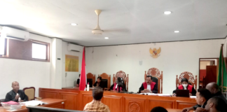 Expert witness Dr Robert Masreng testifies during the treason trial of three Papuan students