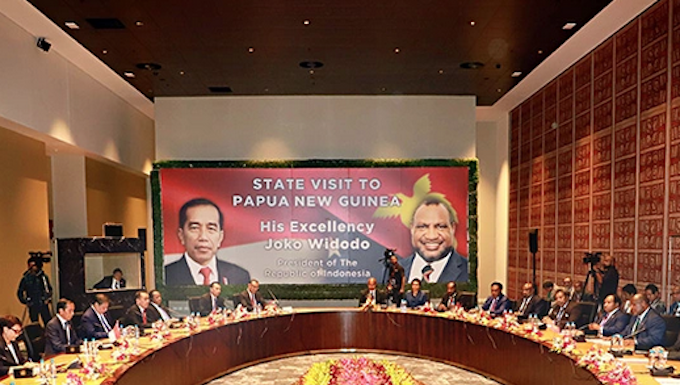 Indonesia's President Joko Widodo (left) and Papua New Guinea Prime Minister James Marape met at APEC Haus