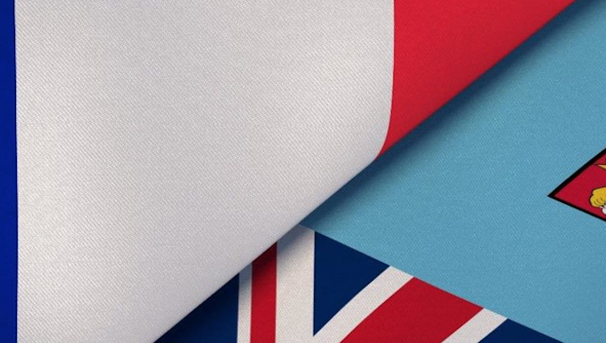 The French and Fiji flags