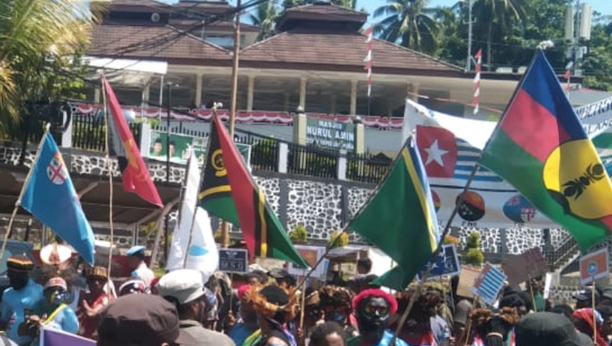Senior MSG official calls for Melanesia to remain neutral in geopolitical battle A big gathering of West Papuans in support of full West Papuan membership of the MSG took place peacefully this afternoon in the capital Jayapura