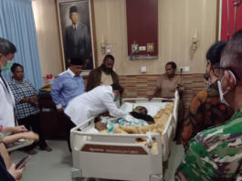 A team of doctors from the Indonesian Medical Association (IDI) when visiting the suspended Papuan Governor, Lukas Enembe, at Kartika Pavilion 2 of the Gatot Subroto Army Central Hospital on 28 July 2023