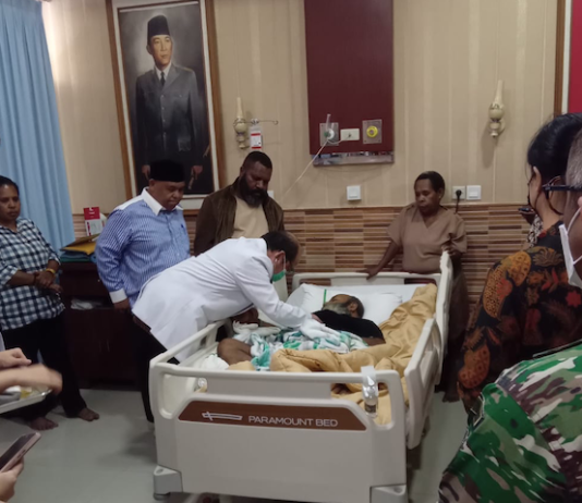 A team of doctors from the Indonesian Medical Association (IDI) when visiting the suspended Papuan Governor, Lukas Enembe, at Kartika Pavilion 2 of the Gatot Subroto Army Central Hospital on 28 July 2023