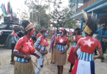 West Papuans prepare for yesterday's rally in Wamena