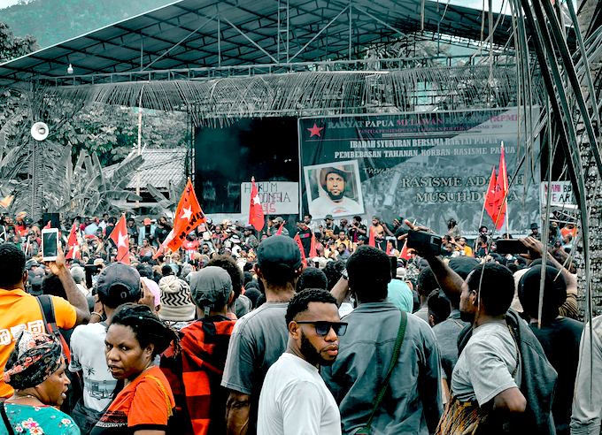 The Jayapura crowd waiting to hear Victor Yeimo's "freedom" speech on racism