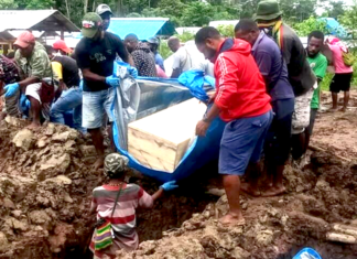 The five killed Papuan youths being buried at Kilo Enam Public Cemetery