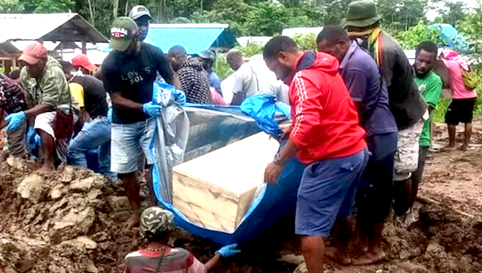 The five killed Papuan youths being buried at Kilo Enam Public Cemetery