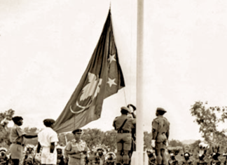 The PNG flag being raised for the first time as an independent nation on 16 September 2023