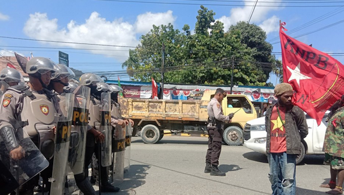 Crackdown on activists, free expression in Papua as Indonesia eyes UN Human Rights role A protest by Papuan activists is blocked around the anniversary of the 1962 New York Agreement in August 2023
