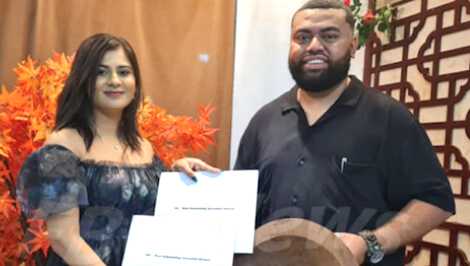 PNG’s Masiu warns USP journalism students to defend free press USP student journalists Yukta Chand (left) and Viliame Tawanakoro jointly won the FBC-sponsored Most Outstanding Journalism Student of the Year award