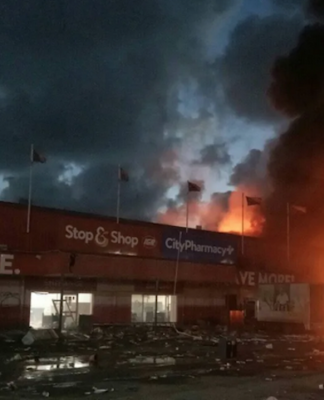 Rioting breaks out in Port Moresby as looters take advantage of a protest by the Papua New Guinea's police