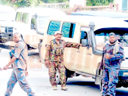 PNG riot police and Defence Force officers on duty