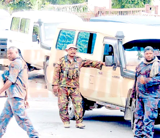 PNG riot police and Defence Force officers on duty