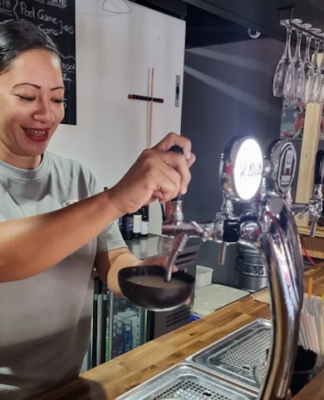 Sparkling kava being served at the Reload Bar