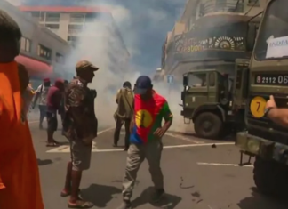 French police fire teargas during clashes with Union Calédonienne pro-independence protesters in central Nouméa