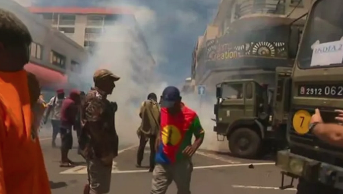 French police fire teargas during clashes with Union Calédonienne pro-independence protesters in central Nouméa