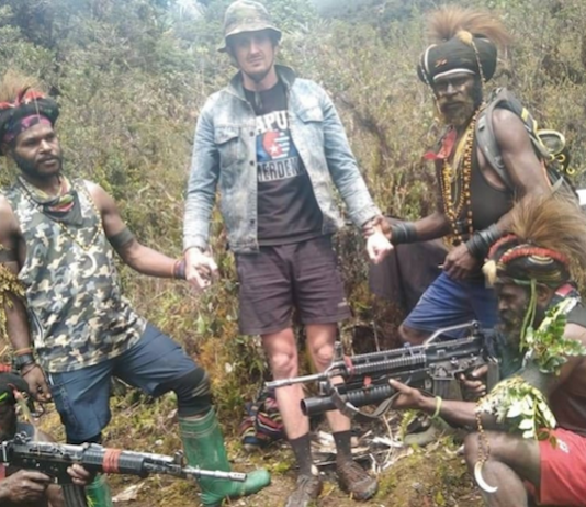 New Zealand pilot Phillip Mehrtens