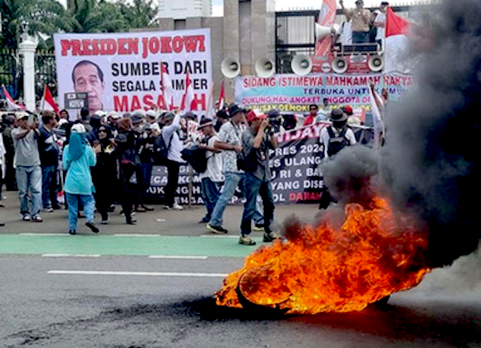 50 pengacara antikorupsi menyerukan penyelidikan 'kecurangan pemilu' di Indonesia