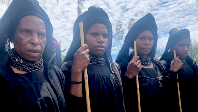 Highlands women attend a funeral for a victim of a sorcery accusation-related attack