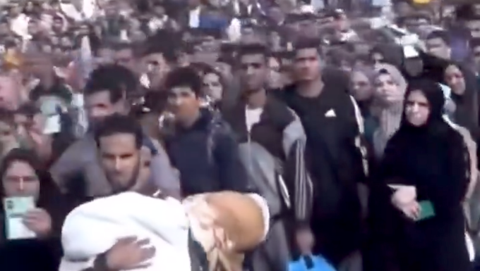 Starving Gazans waiting for scarce humanitarian aid