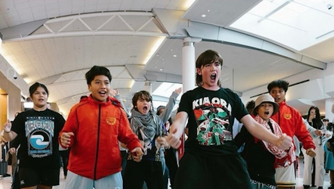 Young people give three New Zealand medics a rousing haka