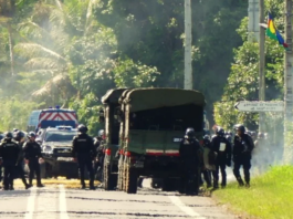 French security forces preparing to enter Saint Louis tribe area near the capital Nouméa 09April24
