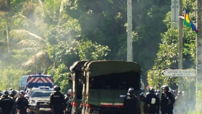 French security forces preparing to enter Saint Louis tribe area near the capital Nouméa 09April24