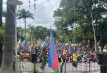 Pro-independence protesters and a sea of "Kanaky" flags take over the Place des Cocotiers