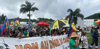 Kanak protesters in Nouméa demanding independence and a halt to France's proposed constitutional changes