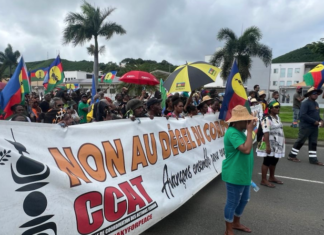 Kanak protesters in Nouméa demanding independence and a halt to France's proposed constitutional changes