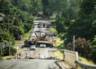 Kanak roadblocks on the highway to Nouméa's La Tontouta International Airport