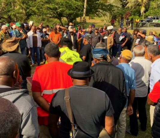 FLNKS leaders meeting at Netchaot village