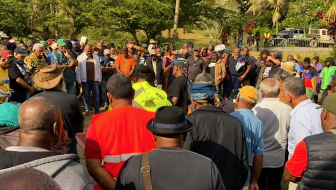 FLNKS leaders meeting at Netchaot village