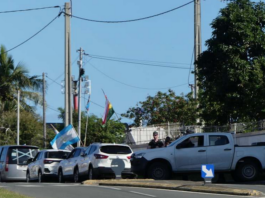 French police deployed at the Nouméa headquarters of the Caledonian Union in today's crackdown