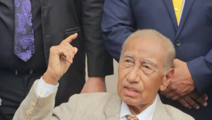 New Ireland Governor Sir Julius Chan