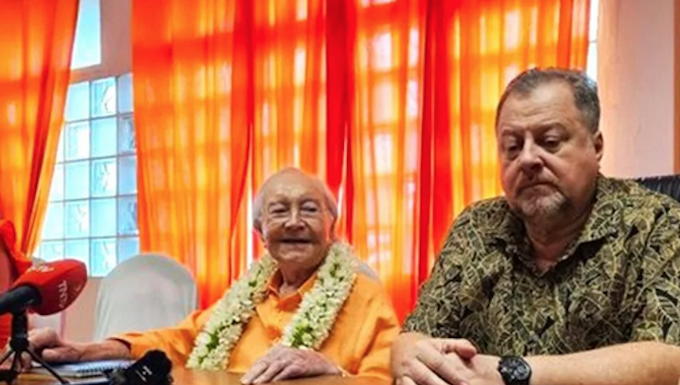 Tahiti’s ‘old lion’ Gaston Flosse, 93, steps down after 52 years in politics Tahiti's veteran politician Gaston Flosse (left) with Bruno Sandras, vice-president of the Amuitahiraa o te Nunaa Maohi party