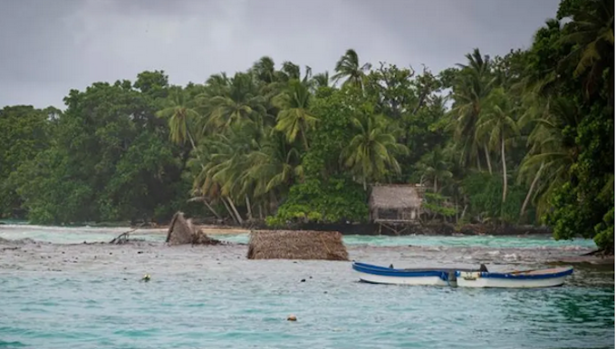Housing structures on FSM's remote atoll Kapingamarangi