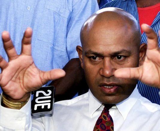 2000 coup leader George Speight announcing at Parliament House in Suva on May 28 that he planned to rule Fiji by decree